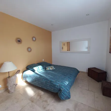 Villa * Combas (Gard)